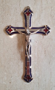 Krzyżyk witrażowy niebieski 14 cm