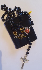 JERZY POPIEŁUSZKO - RÓŻANIEC Z RELIKWIĄ - czarny heban