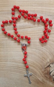 Jerzy Popiełuszko - różaniec z relikwią - czerwony