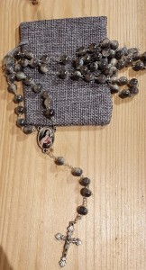 ŚW. TERESA OD DZIECIĄTKA JEZUS- różaniec z relikwią popielaty