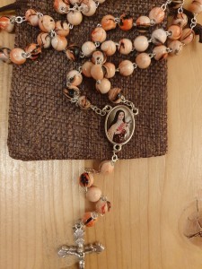 ŚW. TERESA Z LISIEUX - RÓŻANIEC Z RELIKWIĄ - melanż