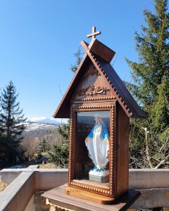 KAPLICZKA ZAMYKANA Z FIGURĄ MARYI NIEPOKALANEJ