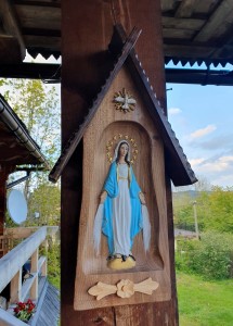 KAPLICZKA Z MARYJĄ NIEPOKALANĄ I Z DUCHEM ŚWIĘTYM