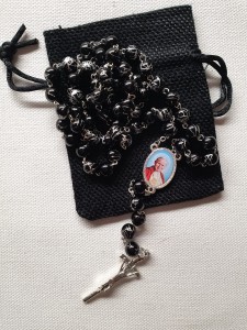 JAN PAWEŁ II - RÓŻANIEC Z RELIKWIĄ - czarny