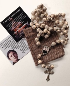 GEMMA GALGANI - DUŻY ROZANIEC Z RELIKWIĄ - drewno kokosowe