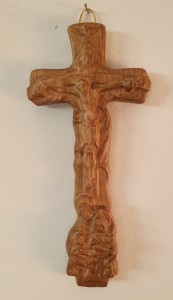 KRZYŻ WISZĄCY RZEŹBIONY - TRON ŁASKI  ze Świętą Rodziną- KOLOR DĄB