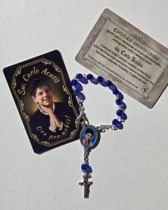 CARLO ACUTIS- DZIESIĄTKA RÓŻAŃCA Z RELIKWIĄ - zapinana