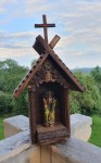 KAPLICZKA GÓRALSKA Z JEZUSEM FRASOBLIWYM - liście dębowe