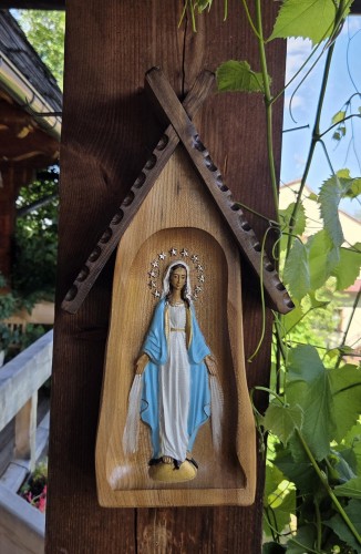 kapliczka-drewniana-dom-drewniany.jpg