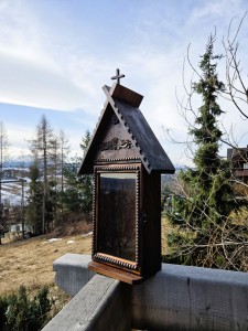 KAPLICZKA DREWNIANA- ZAMYKANA- do ogrodu - na dom