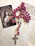 RÓŻANIEC Z RELIKWIĄ ŚW. TERESY Z LISIEUX - czerwony drewniany