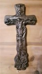 KRZYŻ WISZĄCY DREWNIANY - PŁASKORZEŹBA -kolor dąb