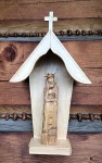 KAPLICZKA DREWNIANA Z RZEŹBĄ GÓRALSKĄ - CHRYSTUS FRASOBLIWY- ręcznie robiona