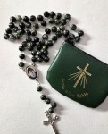 RÓŻANIEC Z RELIKWIĄ ŚW. CHARBELA - zielony marmurek - w etui