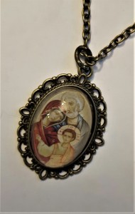 ŚWIĘTA RODZINA - stylowy medalion na łańcuszku