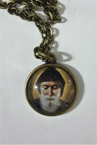 Święty CHARBEL - mały  medalik - wisiorek