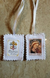 SZKAPLERZ MATKI BOŻEJ DOBREJ RADY